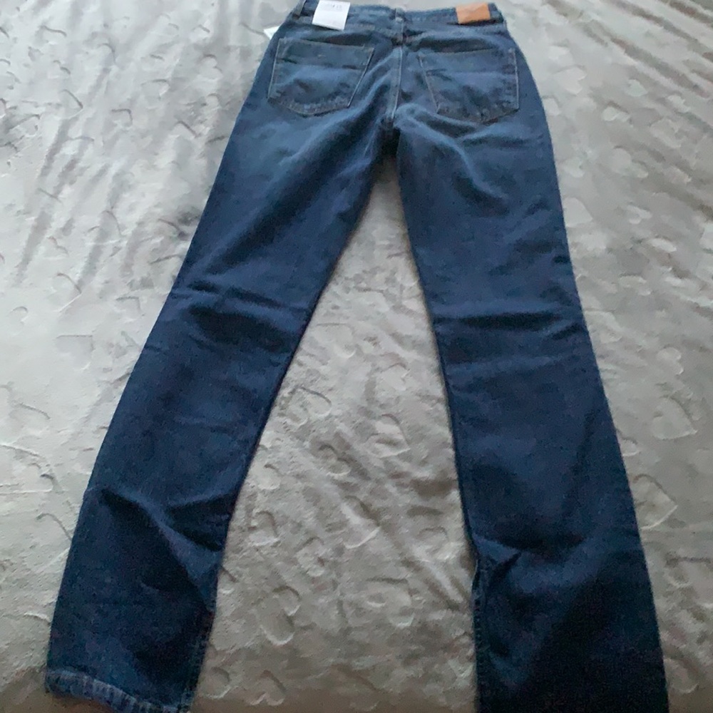 Z1975 HIGH RISE SLIM FLARED JEANS Size 36, USA 4. - Picture 4 of 5